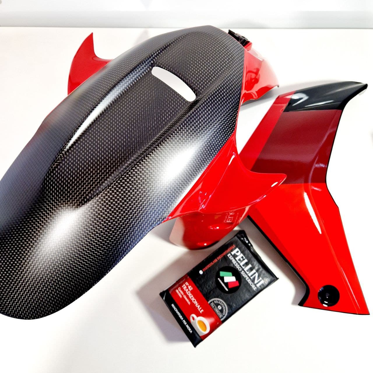 Оригинальные запчасти Ducati с итальянским кофе в посылке